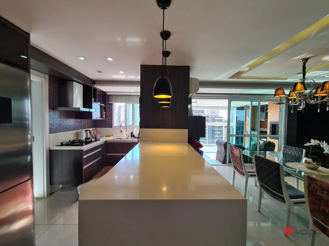 Furnished 2-bedroom apartment with enclosed balcony — photo 12