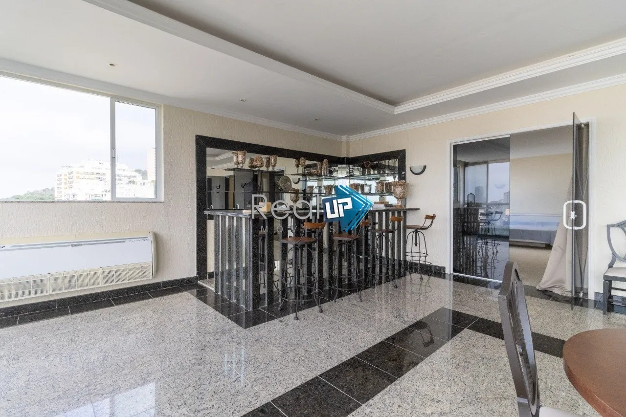 Condominium house with 5 bedrooms and 1081 m² plus laundry — photo 12