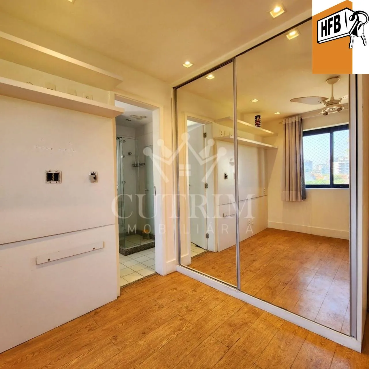 4-bedroom apartment in a building with a pool — photo 3