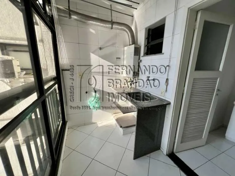3-bedroom apartment with balcony grill and fitted details — photo 24