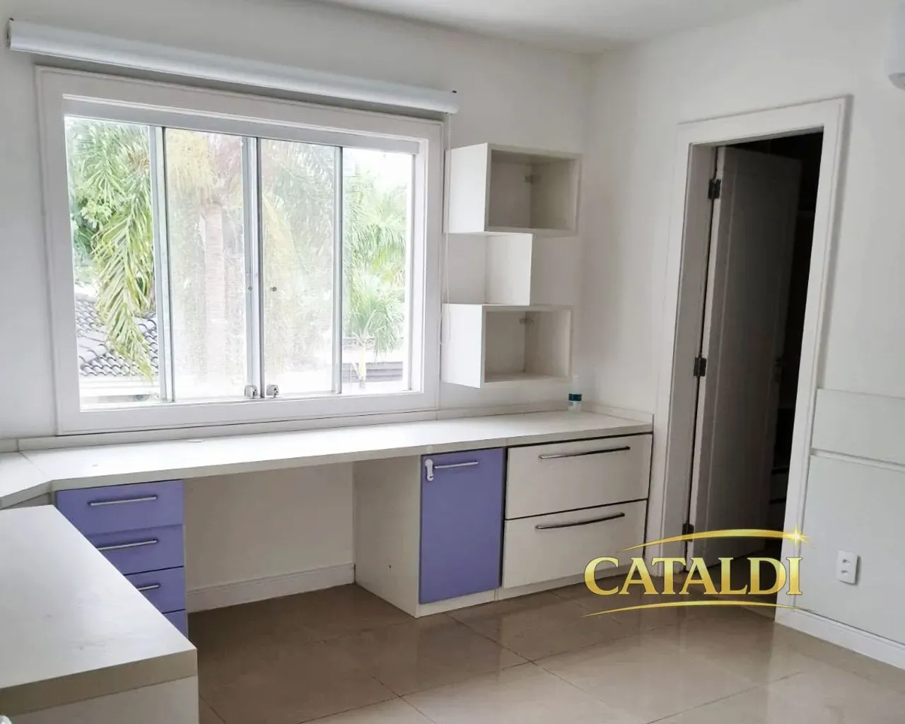 Furnished house, 400 m², with floor-to-ceiling windows — photo 14