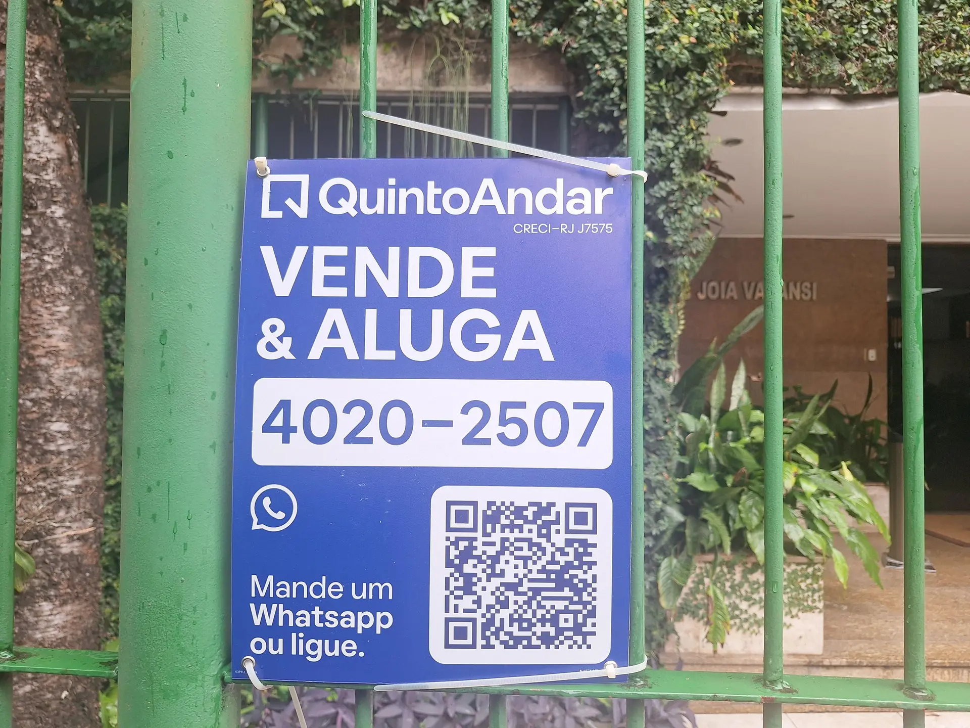 Apartamento de 75 m² com jacuzzi e varanda envidraçada — photo 42