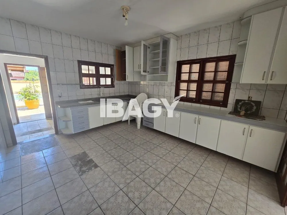 3-bedroom house, 1 with its own bathroom, 137 m² — photo 2
