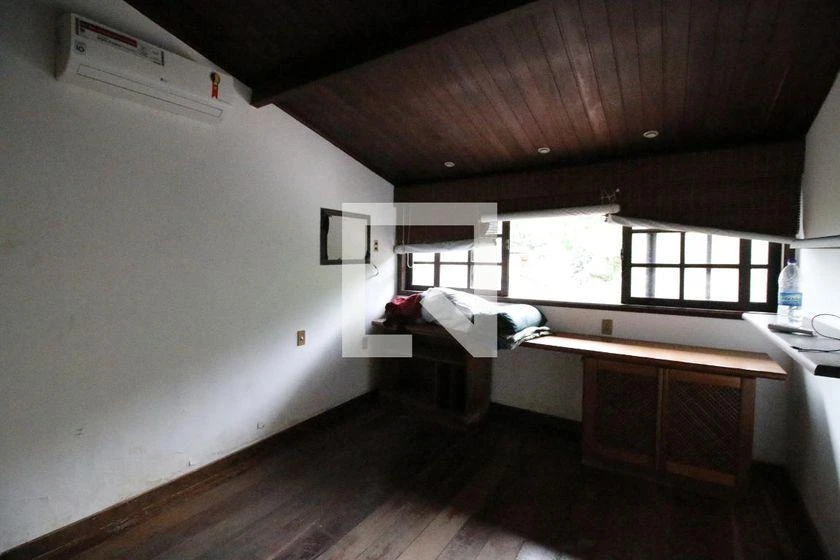 Casa de 500 m² com banheira e janelas do piso ao teto — photo 28