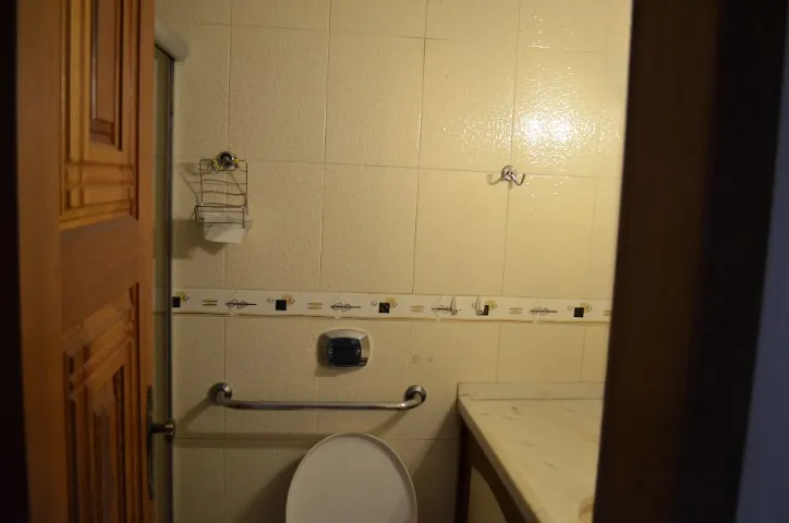 Unfurnished 3-bedroom apartment with 3 bathrooms — photo 5