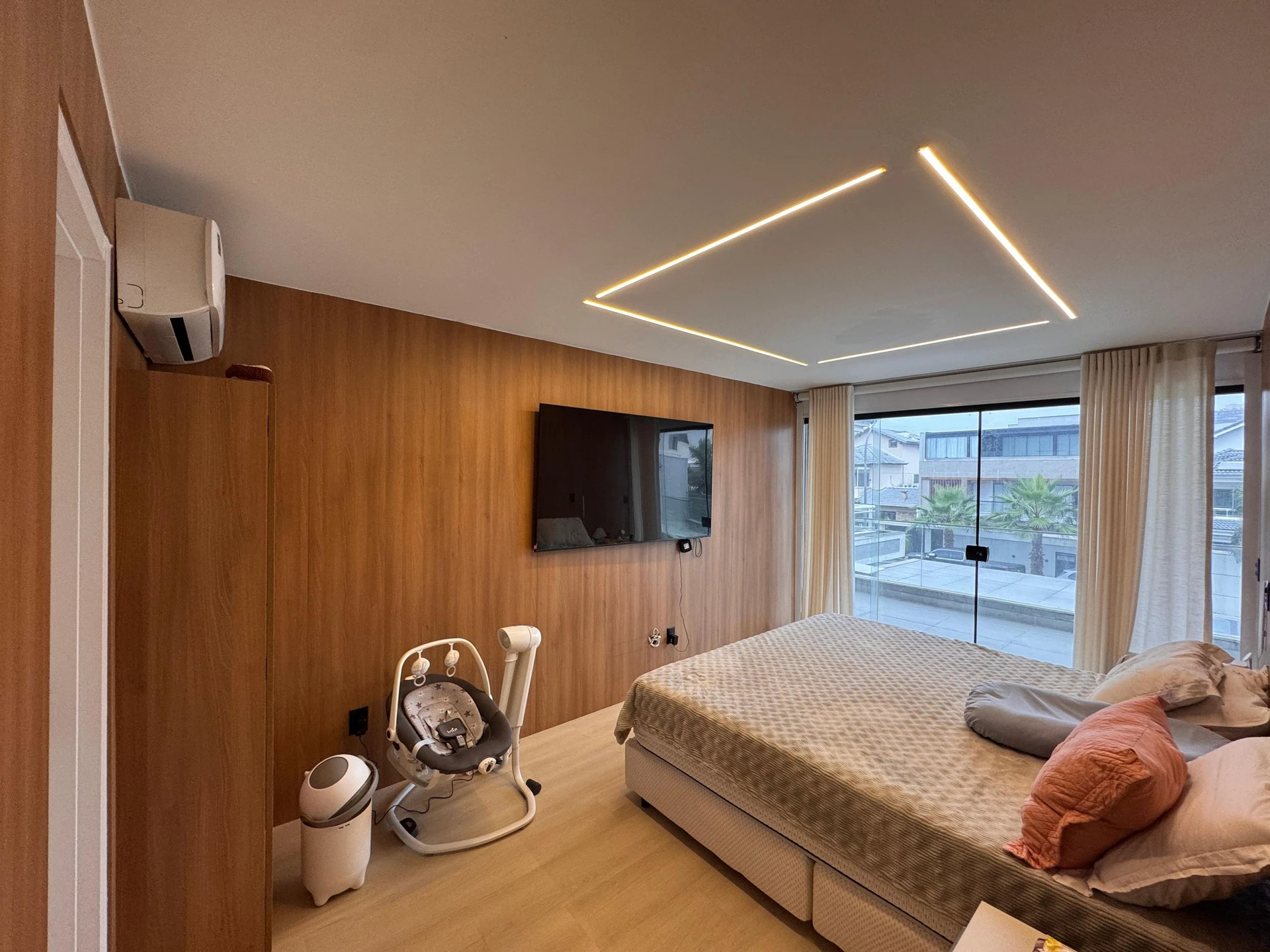 Будинок 280 м² із заскленим балконом та панорамними вікнами — photo 27