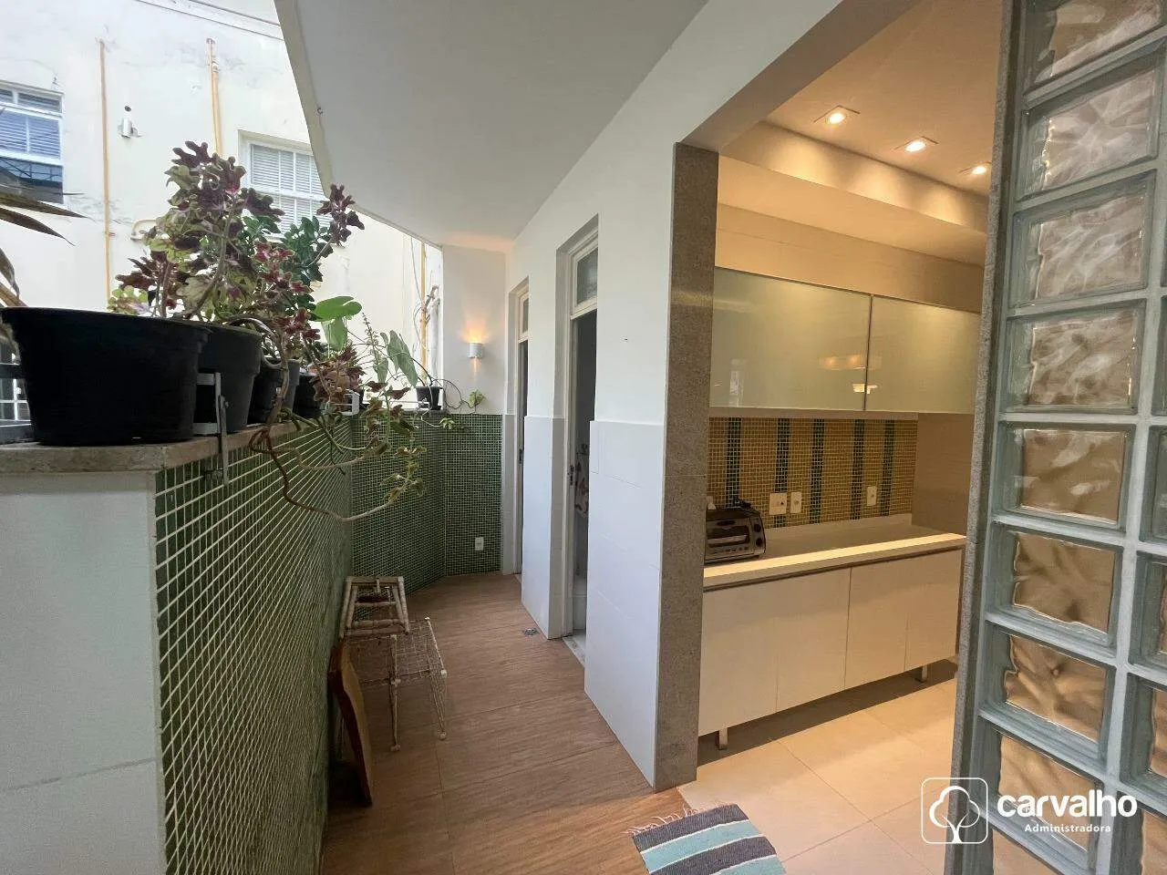 Bathtub in a 3-bedroom apartment, 173 m² — photo 24