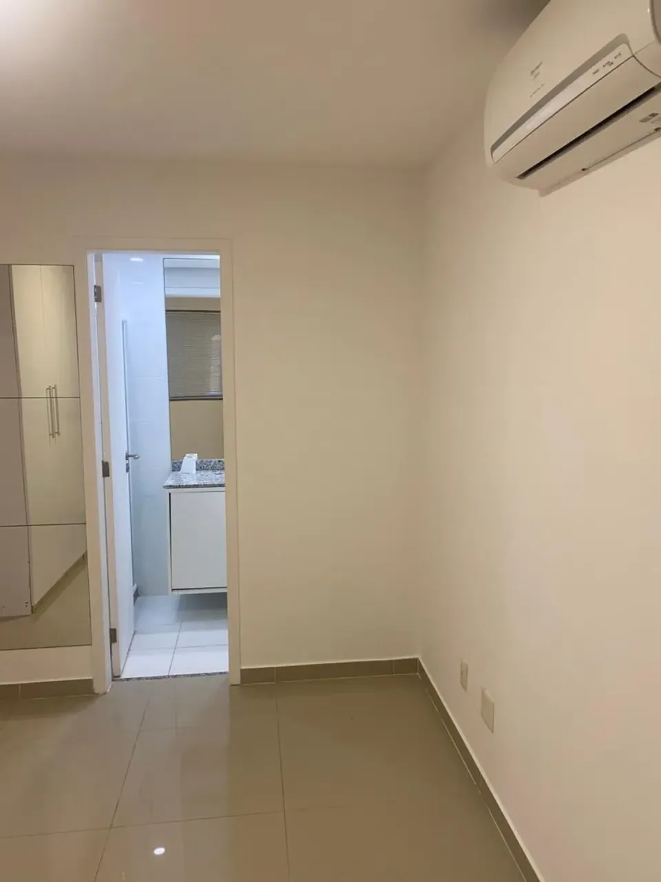Unfurnished apartment with 3 bedrooms and 4 bathrooms — photo 6