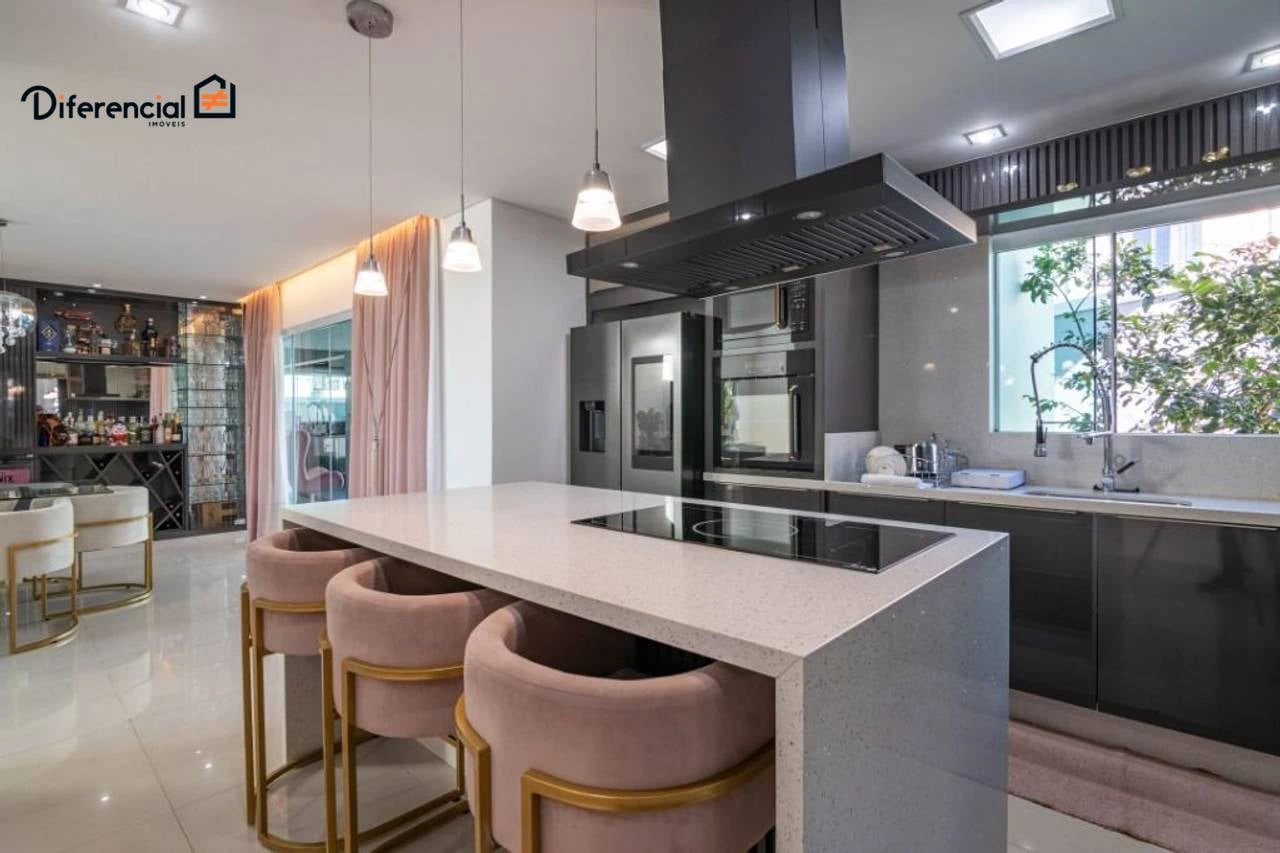 Floor-to-ceiling windows in a 2-bedroom house, 300 m² — photo 26