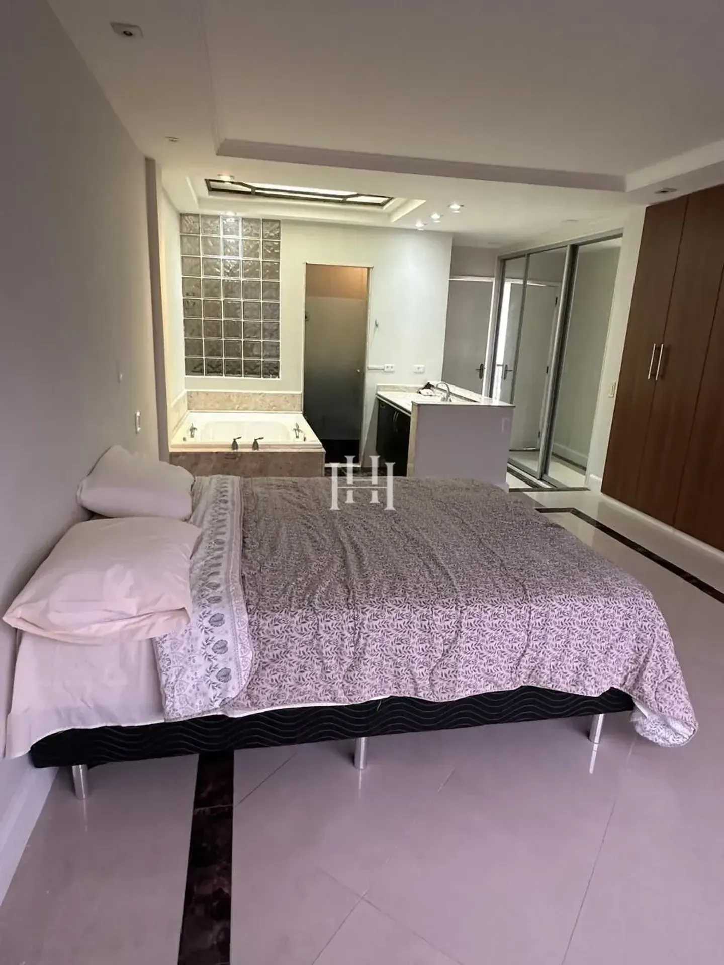 Apartamento com 5 quartos e 5 banheiros, varanda — photo 28