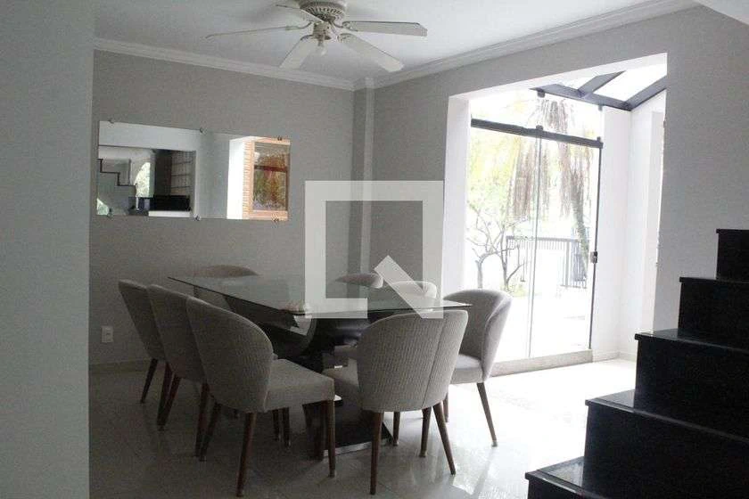 800 m² house with 5 bedrooms and a private-use pool — photo 7