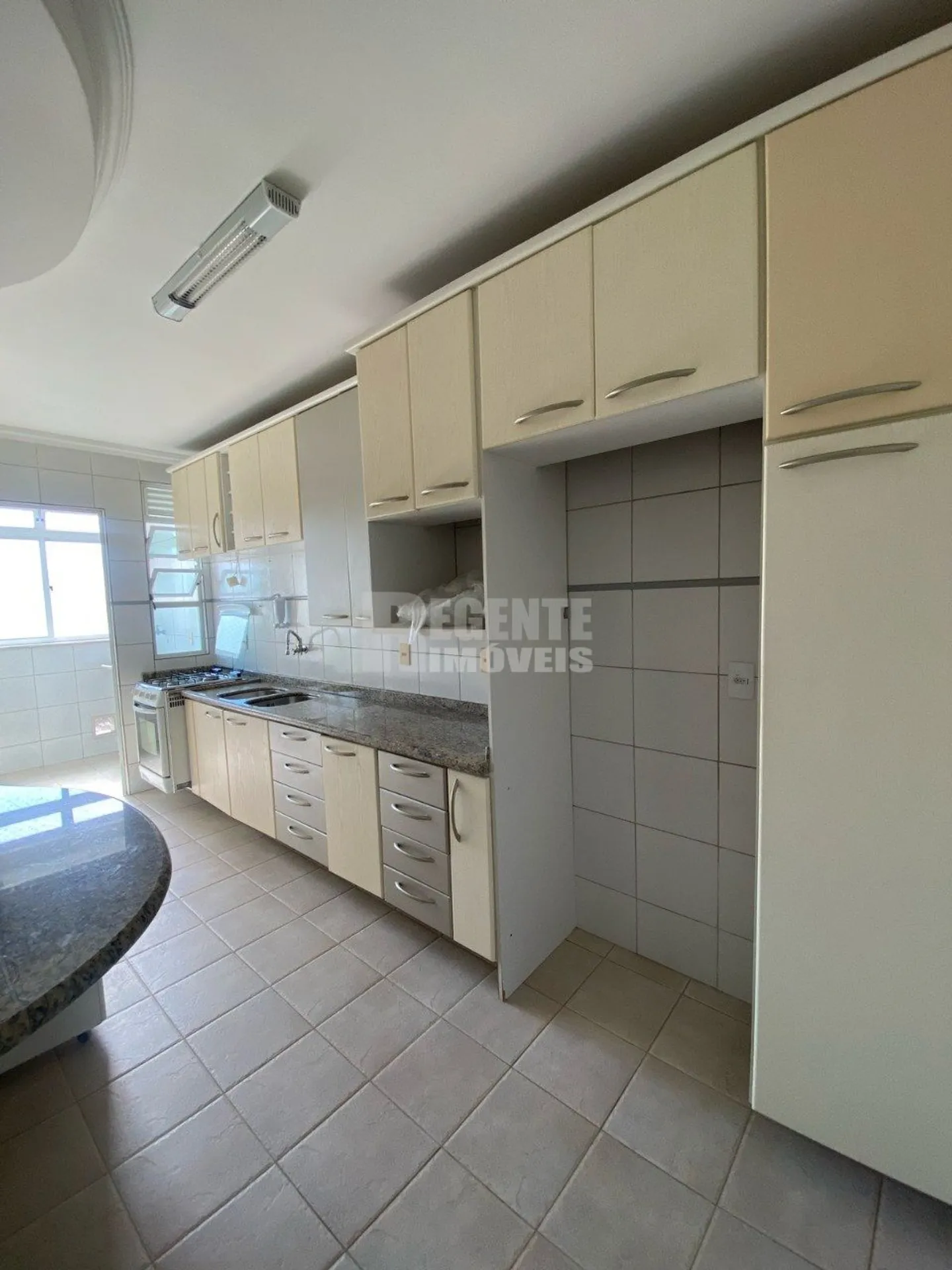 Apartamento para locação com 2 dormitórios e 79 m²