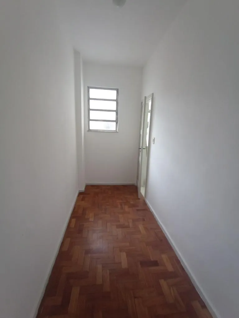 Wood or laminate floors in a one-bedroom apartment, 62 m² — photo 19