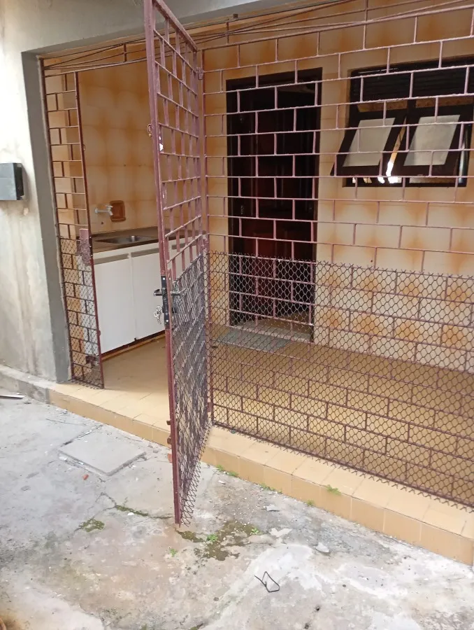 220 m² house with a closed kitchen and 3 bedrooms — photo 11