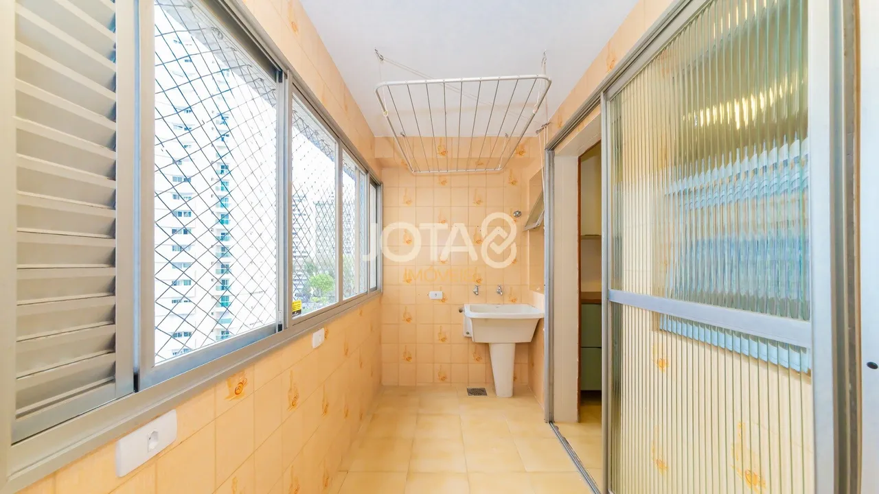 3-bedroom apartment with wood or laminate floors in Curitiba — photo 13