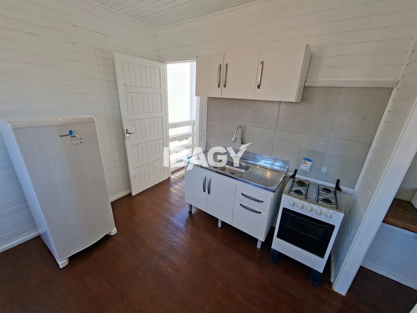 Apartment, 24 m², with wood or laminate floors — photo 2