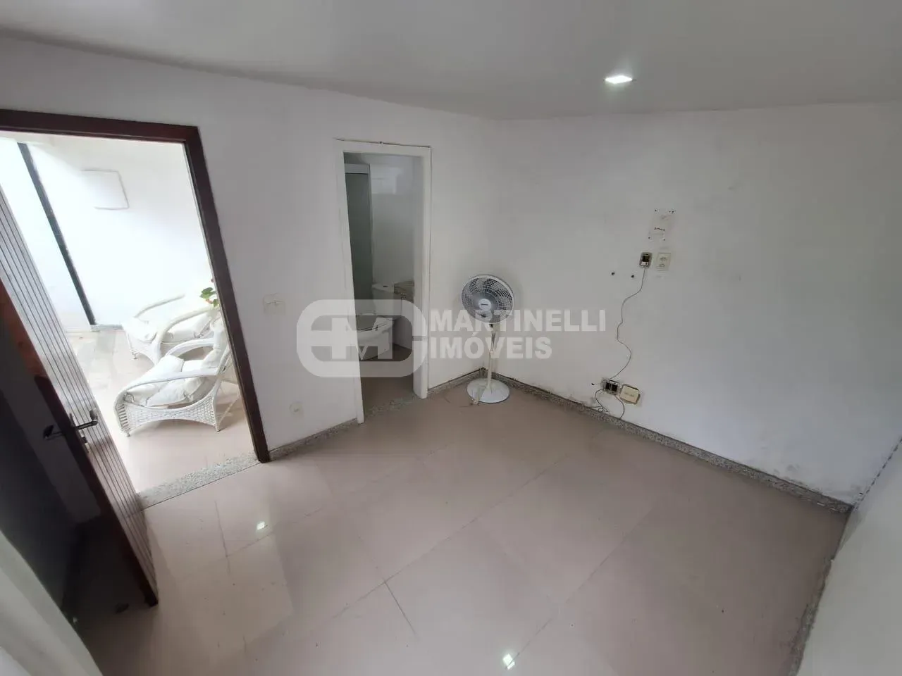 House with 5 bedrooms, all suites, plus shared pool — photo 27