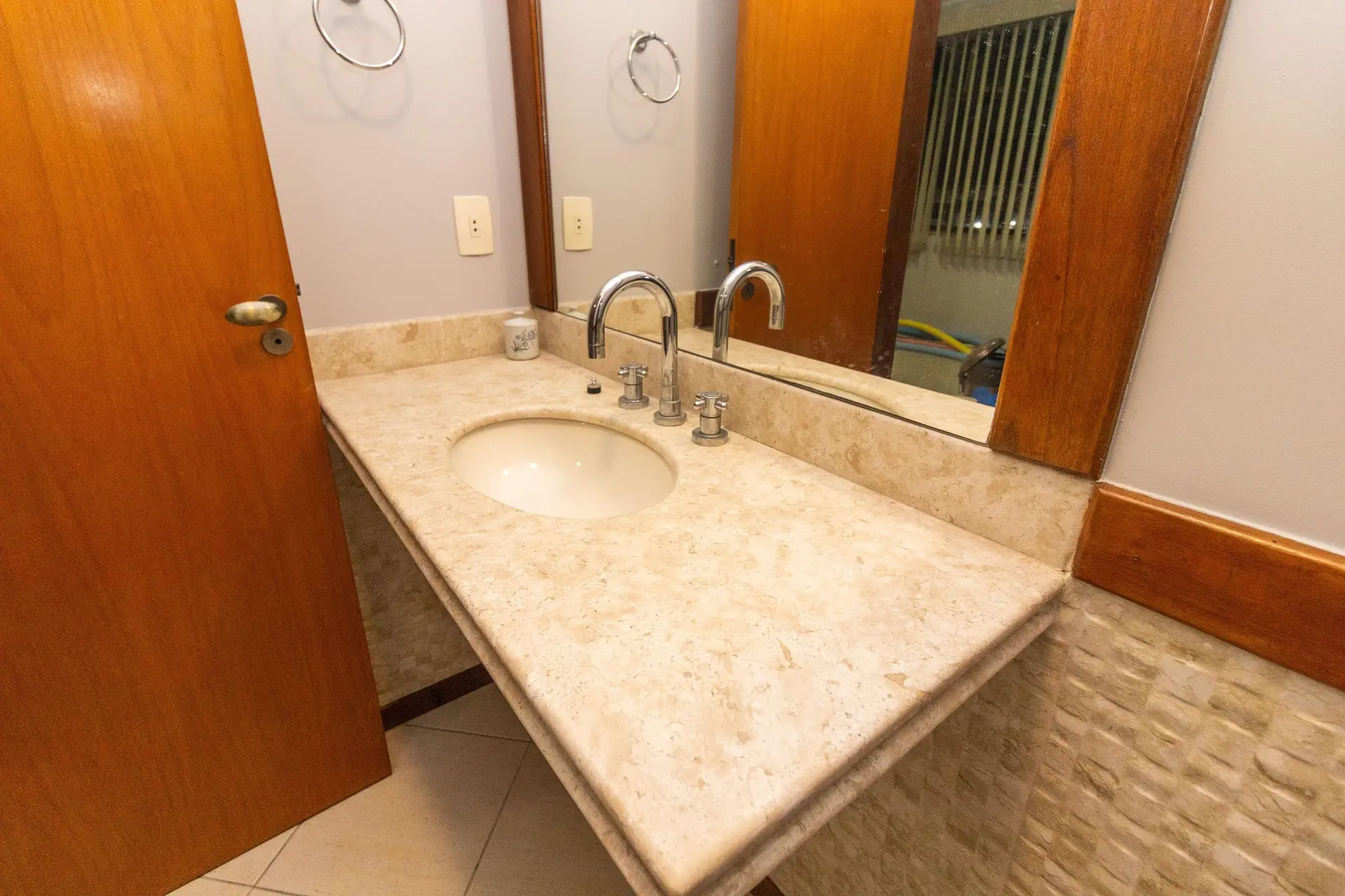 4-bedroom apartment with 2 en-suite bathrooms and garden — photo 39