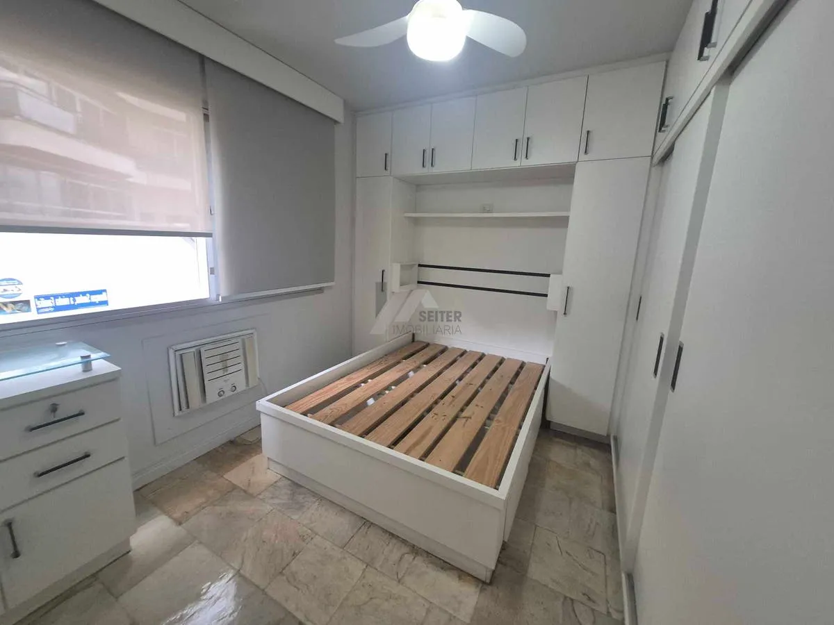 3-bedroom apartment with a glass-enclosed balcony — photo 33