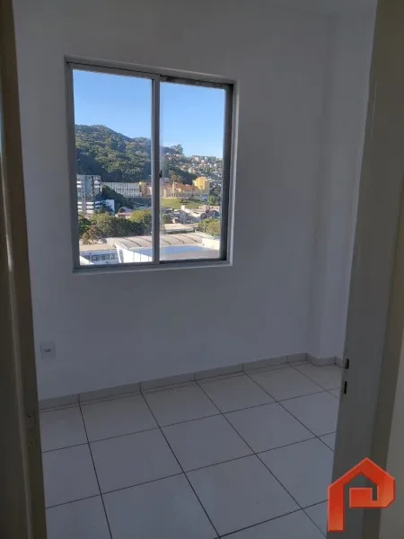 Apartamento con 2 dormitorios y cocina cerrada con cocina a gas — photo 15