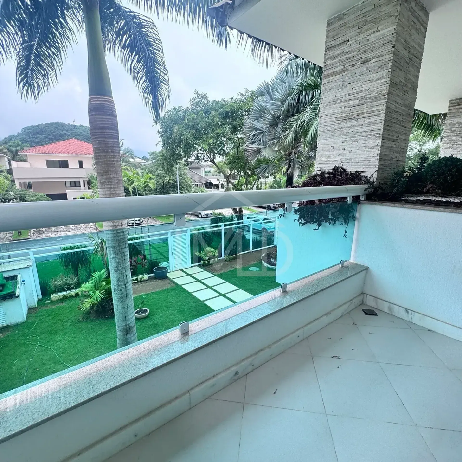 Casa amueblada con 5 dormitorios y 5 baños, balcón acristalado — photo 22