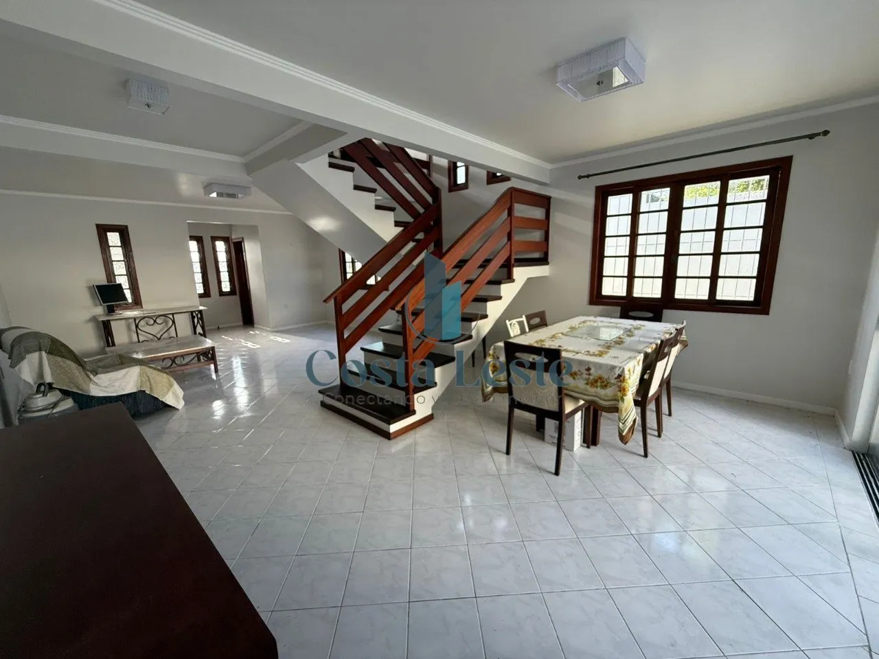 4-bedroom house with a fireplace in Florianópolis