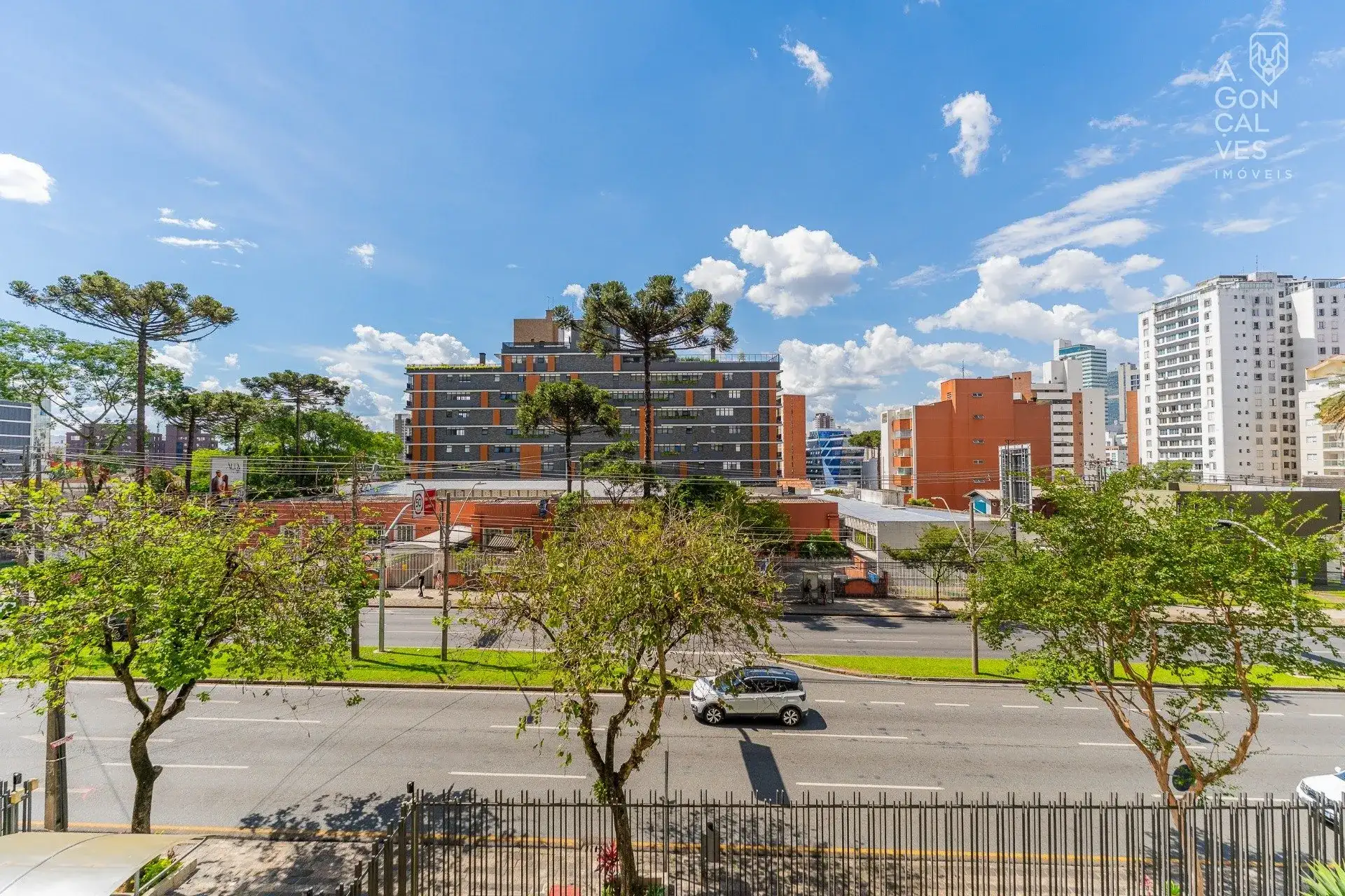 Furnished 219 m² apartment with 4 bedrooms and 2 parking spots — photo 8