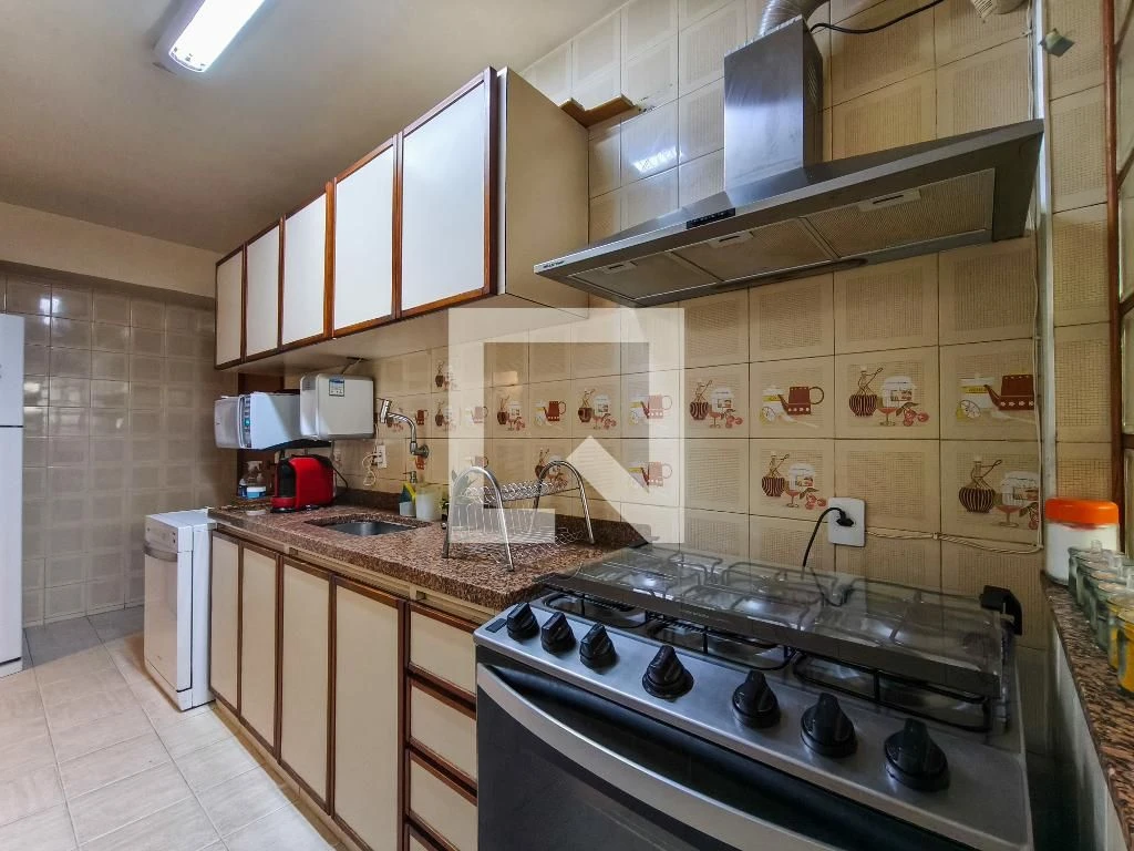 Furnished 4-bedroom apartment with balcony — photo 25