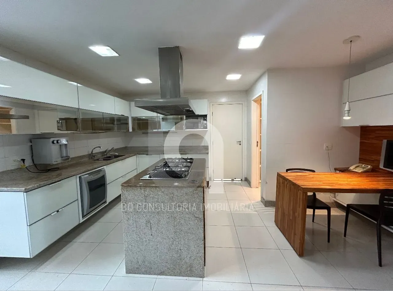 Furnished 580 m² apartment with 4 bedrooms and 5 bathrooms — photo 23