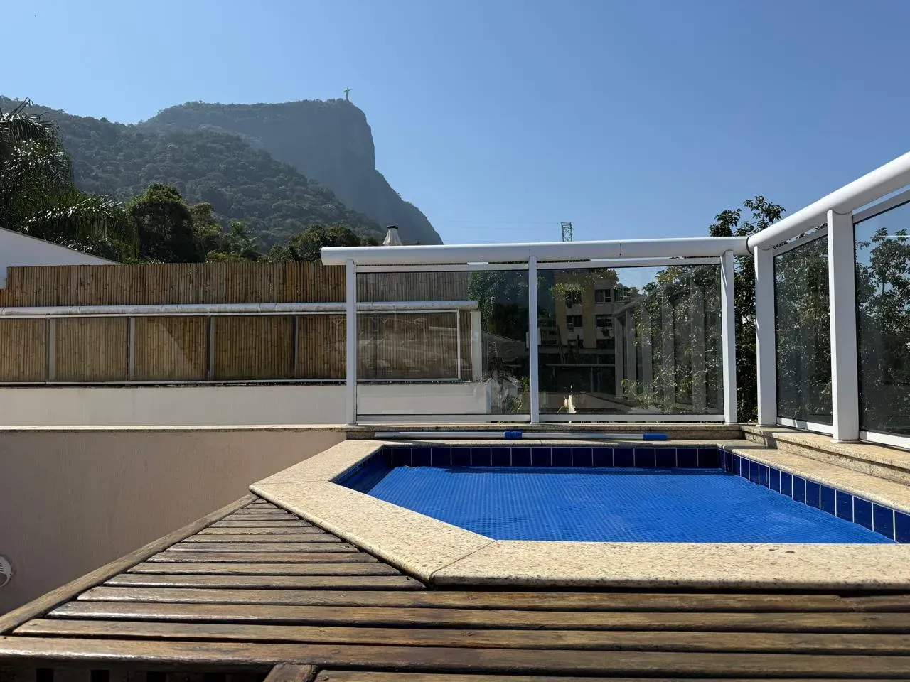 Furnished 470 m² house with 4 en-suite bedrooms and pool — photo 18
