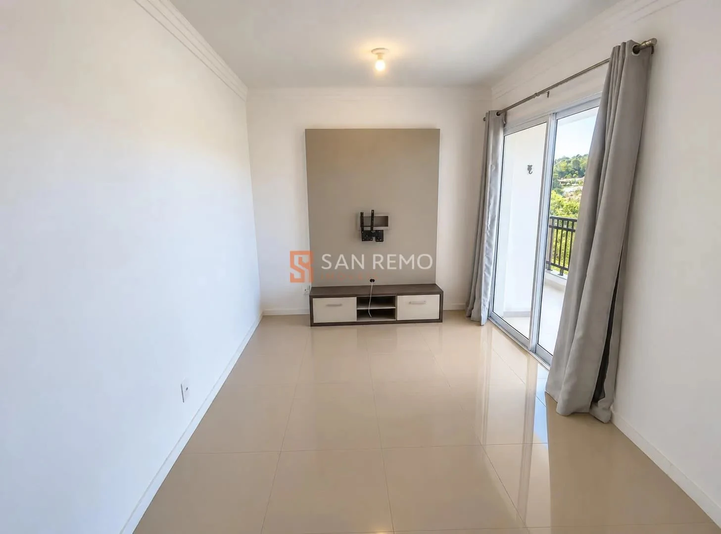 2-bedroom apartment with a washing machine in Florianópolis — photo 3