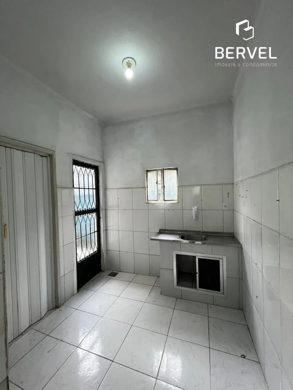 House with 1 bedroom and ceramic tile floors — photo 4