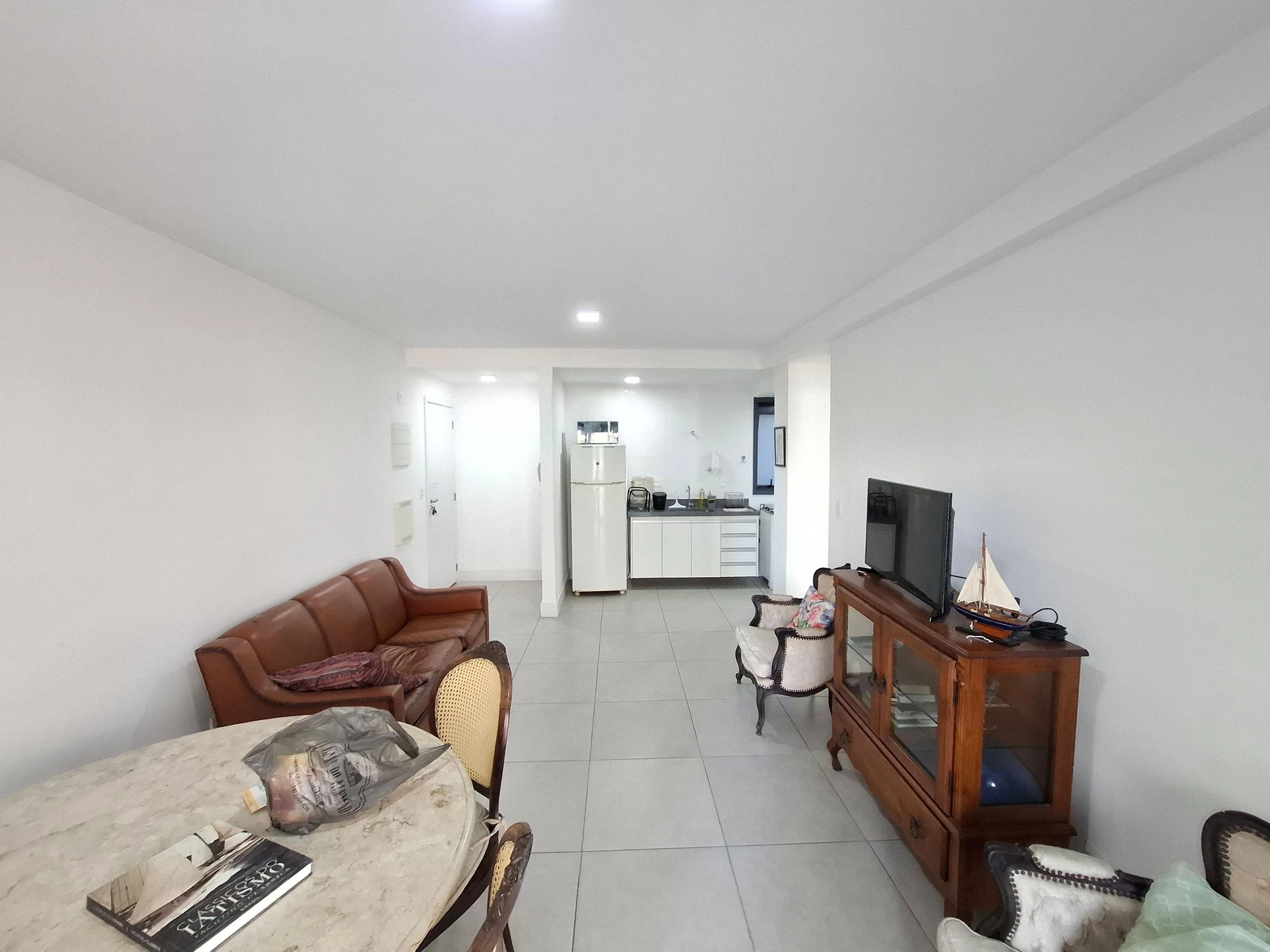 Furnished apartment with home office and balcony — photo 26