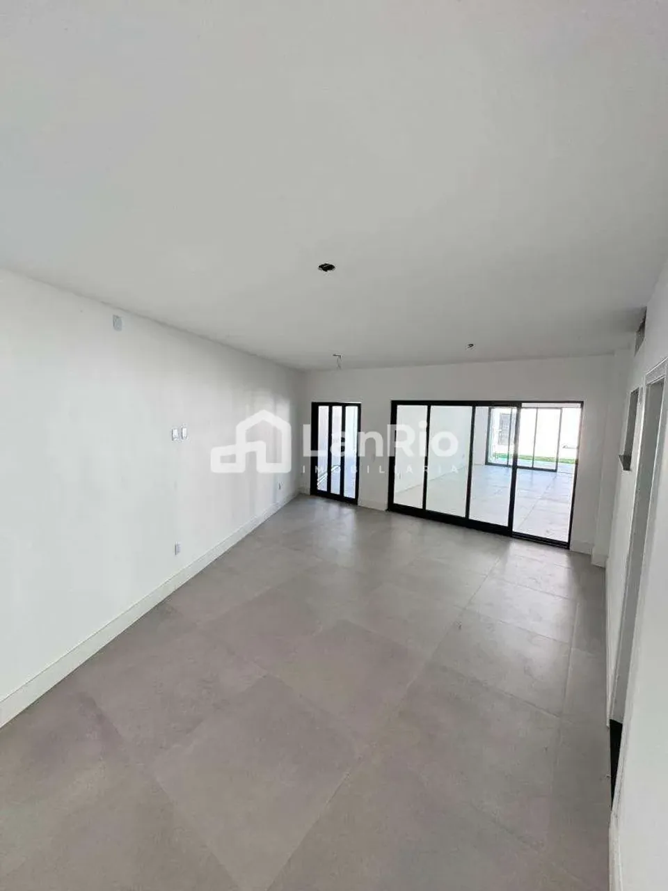 Casa com 4 quartos e 5 banheiros, 4 vagas e varanda — photo 9