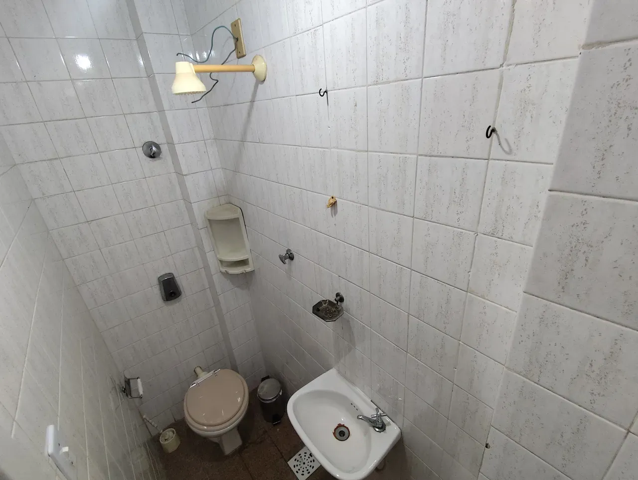 Unfurnished apartment with 2 bedrooms and a washing machine — photo 22