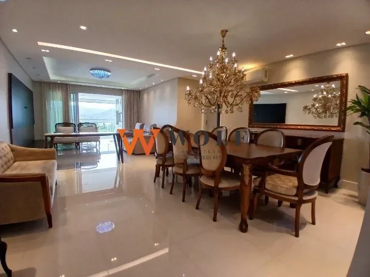 Apartment with 3 en-suite bathrooms and 5 total baths
