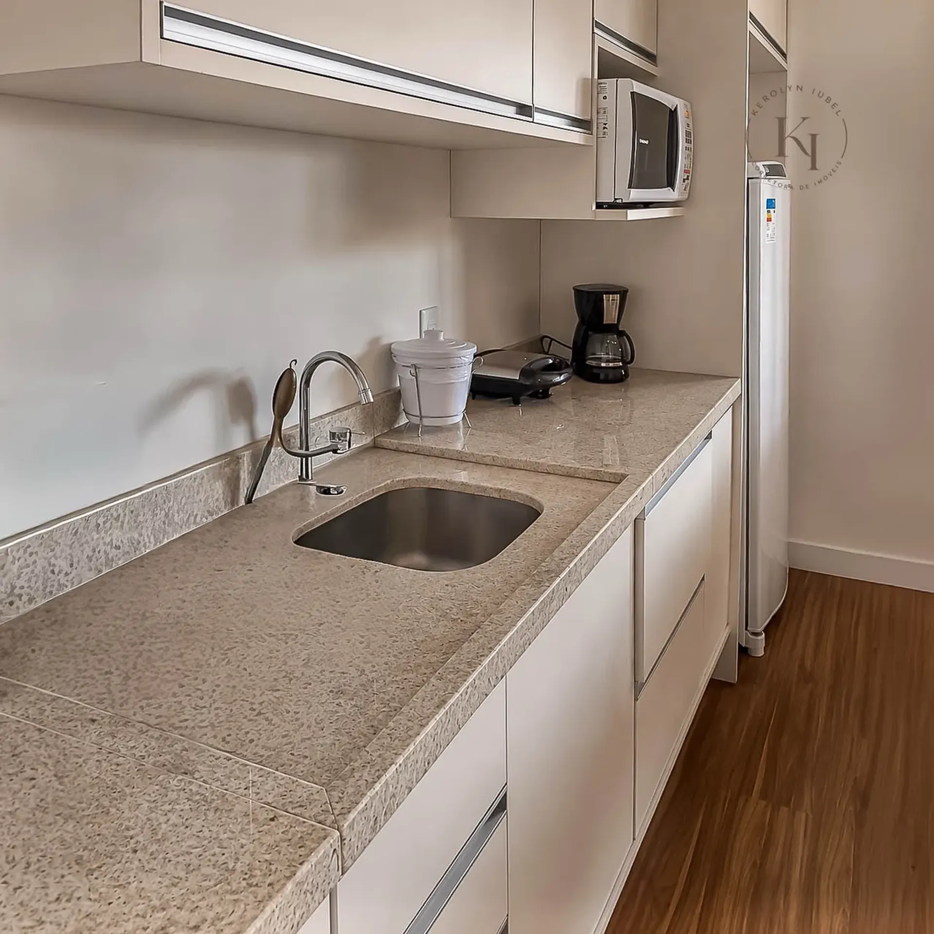 Apartment on the 10th floor with a glass-enclosed balcony — photo 31