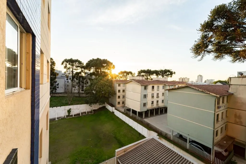 Balcony with a grill in a 2-bedroom apartment, 59 m² — photo 42