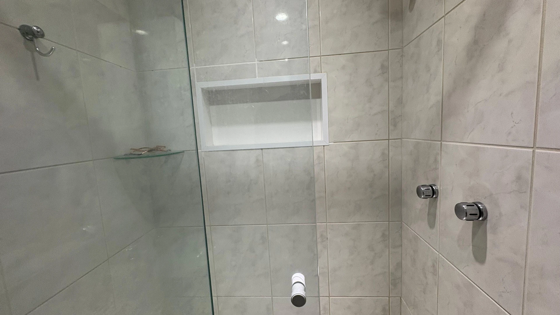 Glass-enclosed balcony in a 3-bedroom apartment, 120 m² — photo 13
