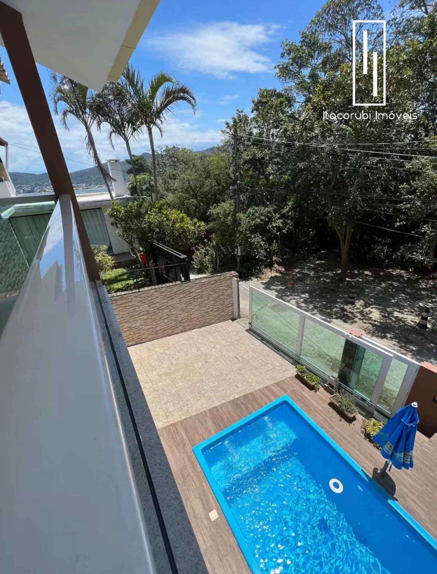Furnished 2-bedroom house with an en-suite and pool — photo 24