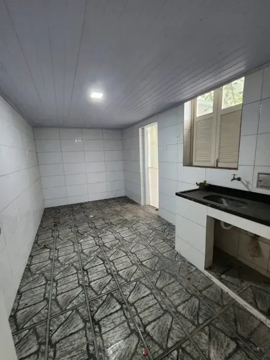 Unfurnished house with 5 bedrooms and 3 bathrooms — photo 3