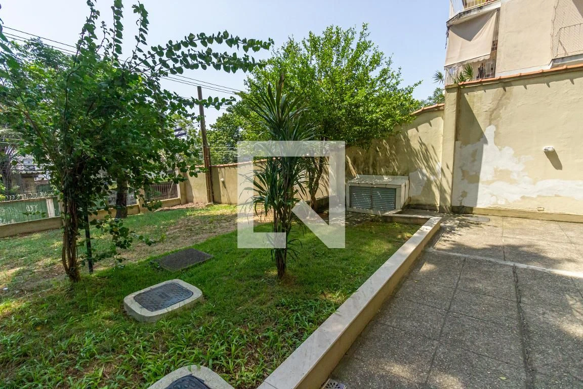 Furnished apartment with 2 bedrooms and a balcony — photo 17