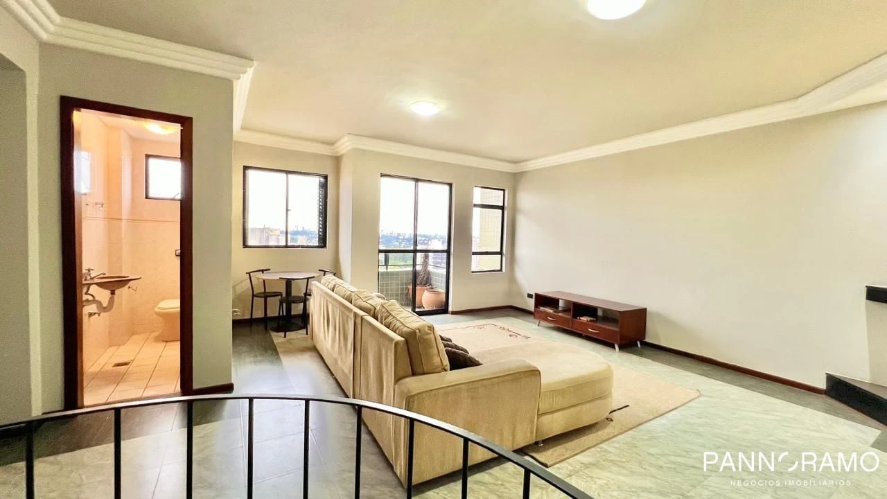 Walk-in closet in a 3-bedroom apartment, 186 m² — photo 8