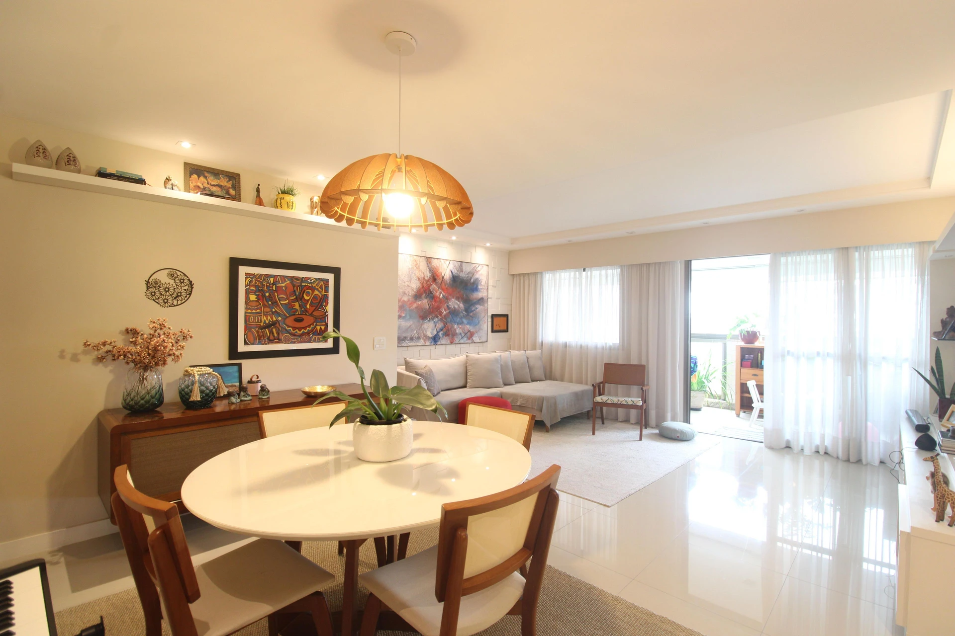 Furnished apartment, 112 m², with a glass-enclosed balcony