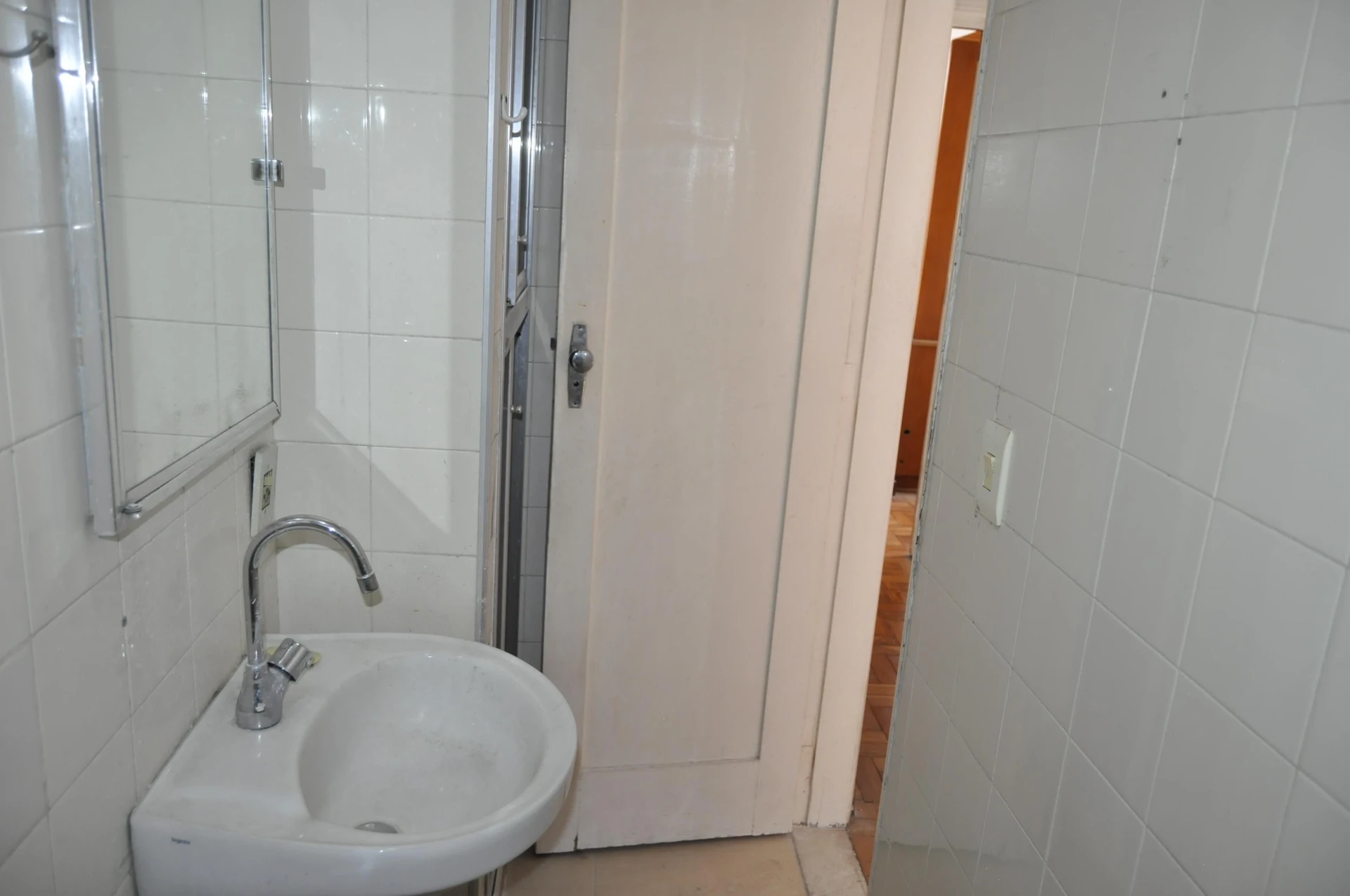 Furnished apartment, 64 m², with wood or laminate floors — photo 26