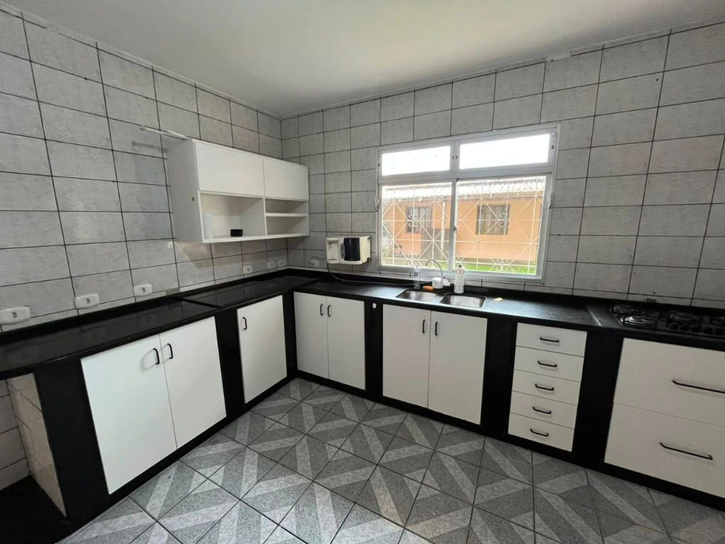 Casa de 190 m² con 5 dormitorios y 3 plazas de garaje — photo 2
