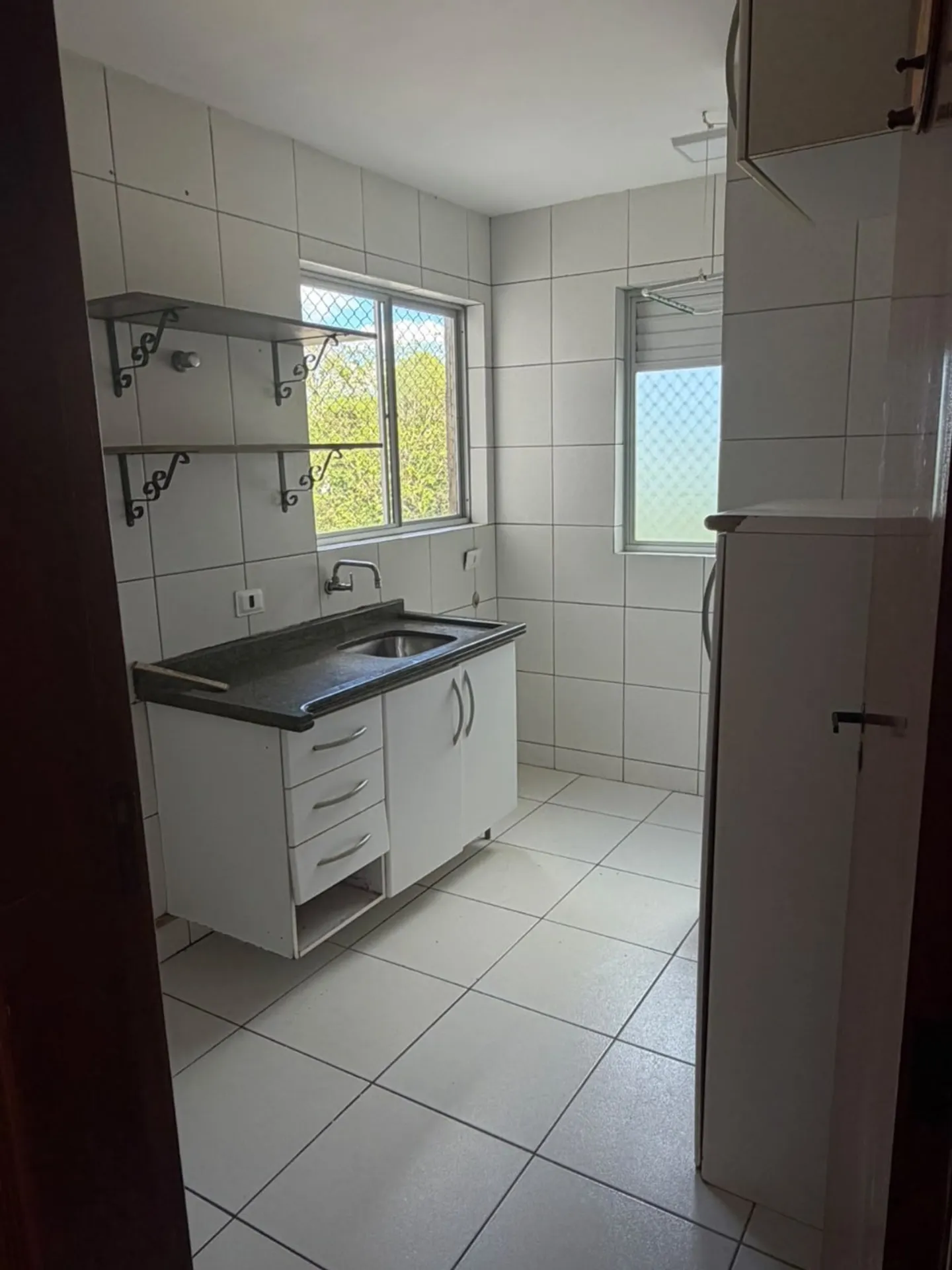 Wood or laminate floors in a 3-bedroom apartment, 65 m² — photo 2