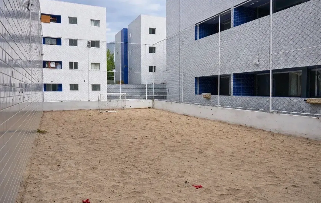 Unfurnished apartment with 2 bedrooms and 2 bathrooms — photo 10