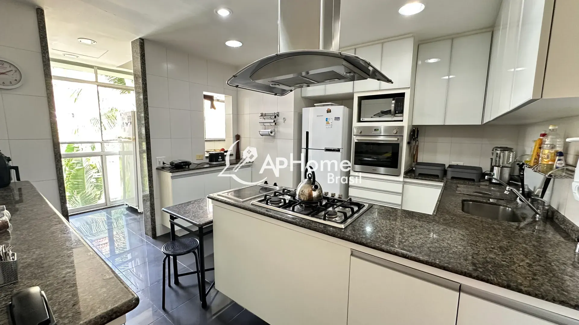 Apartment with 4 bedrooms, closed kitchen — photo 41