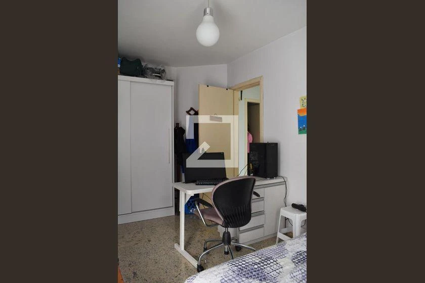 3-bedroom house with a walk-in closet in Curitiba — photo 45